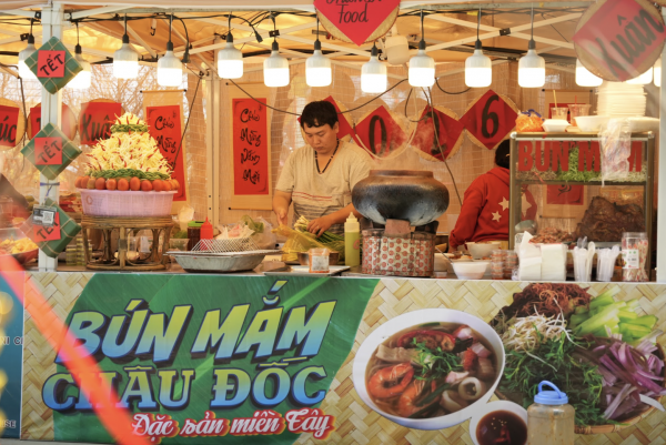 Lễ hội ẩm thực xuân ở Cần Giờ đông nghịt khách