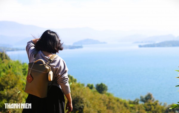 Lữ khách bâng khuâng trên cung đường khác lạ đi Đà Lạt