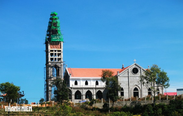 Lữ khách bâng khuâng trên cung đường khác lạ đi Đà Lạt