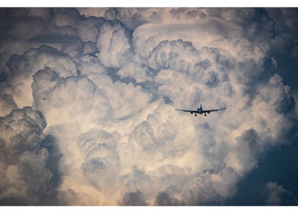 Máy bay chở khách có thể bay qua cơn bão được không? Máy bay chở khách có thể bay qua cơn bão được không?