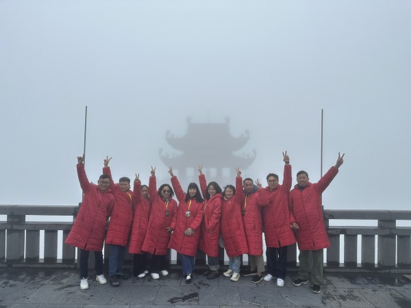 Mây săn người trên đỉnh Fansipan Mây săn người trên đỉnh Fansipan