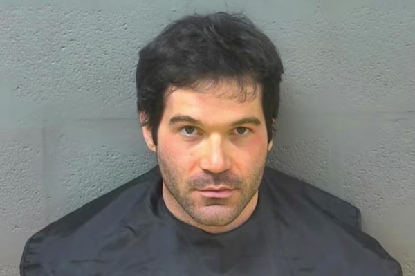 Nam tiếp viên hàng không đi tù 18,5 năm vì quay lén trong nhà vệ sinh máy bay Nam tiếp viên hàng không đi tù 18,5 năm vì quay lén trong nhà vệ sinh máy bay