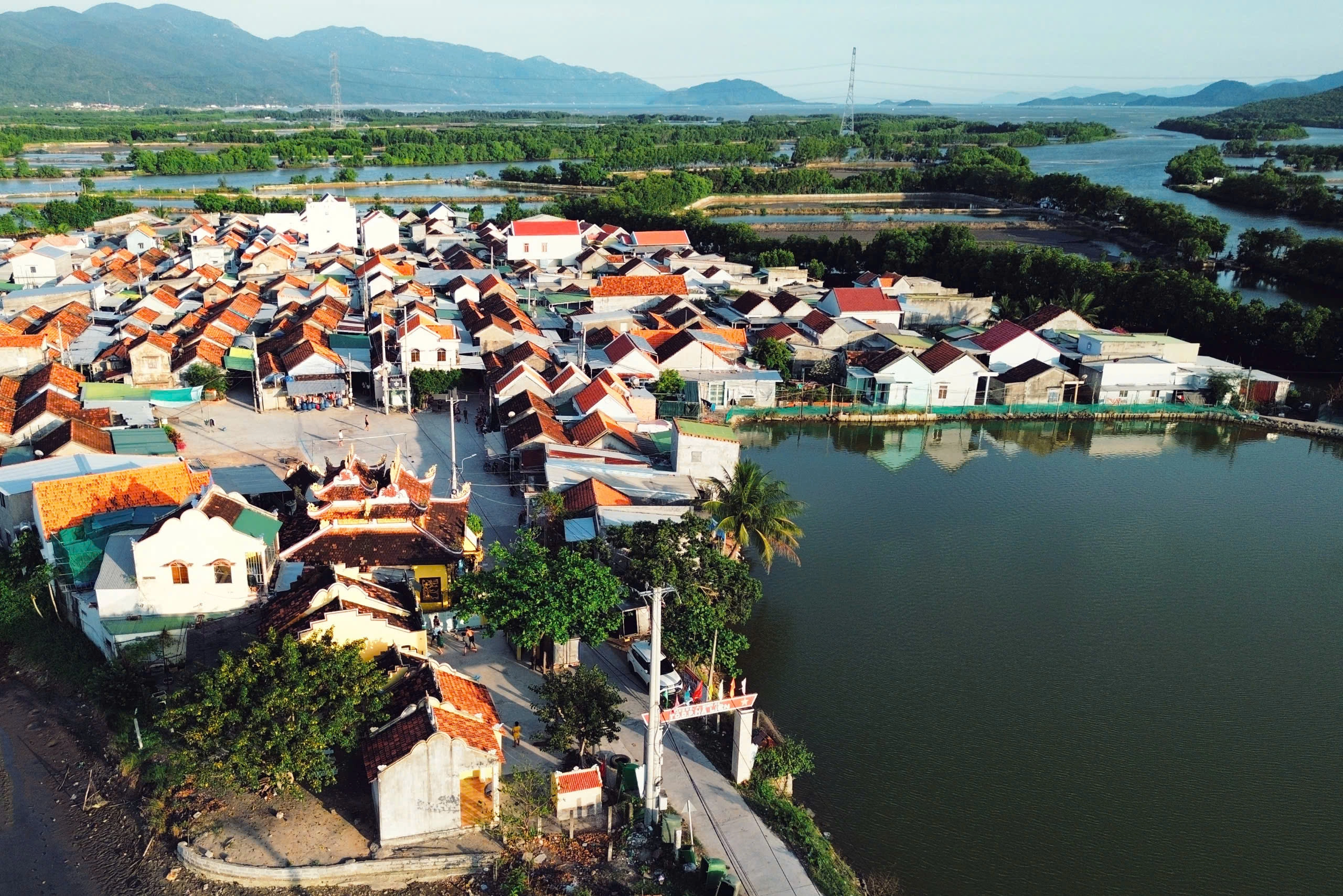 Ngắm làng cổ 400 năm tựa như cánh diều gần Nha Trang Ngắm làng cổ 400 năm tựa như cánh diều gần Nha Trang