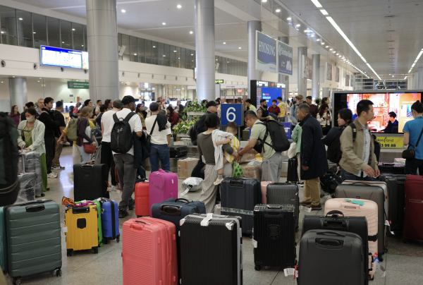 Nhiều khách Việt kẹt ở Dubai, Doha do sân bay bất ngờ đóng cửa