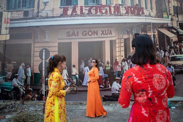 Phố phường TP.HCM rực rỡ sắc xuân