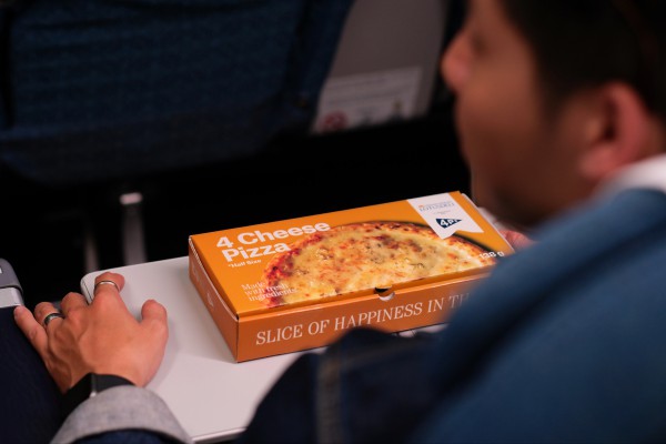 Pizza 4P’s lên máy bay, khách muốn thưởng thức đặt trước một ngày Pizza 4P’s lên máy bay, khách muốn thưởng thức đặt trước một ngày