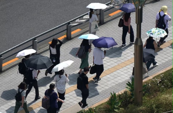 Quốc gia già nhất thế giới vật lộn với khủng hoảng kép chết người Quốc gia già nhất thế giới vật lộn với khủng hoảng kép chết người