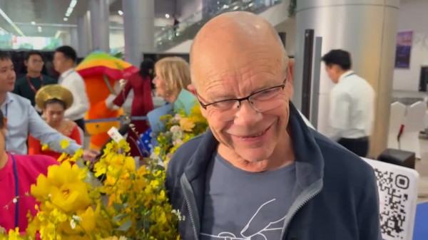 Rộn ràng đón đoàn khách quốc tế đầu tiên 'xông đất' TP.HCM năm 2026 Rộn ràng đón đoàn khách quốc tế đầu tiên 'xông đất' TP.HCM năm 2026