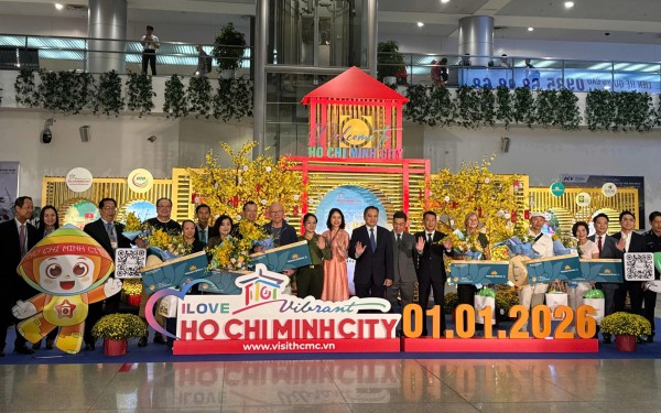 Rộn ràng đón đoàn khách quốc tế đầu tiên 'xông đất' TP.HCM năm 2026 Rộn ràng đón đoàn khách quốc tế đầu tiên 'xông đất' TP.HCM năm 2026