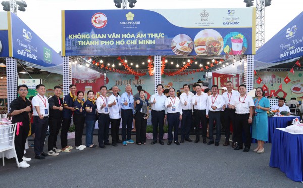 Saigontourist Group tham gia các hoạt động kỷ niệm 80 năm Ngày Quốc khánh Việt Nam Saigontourist Group tham gia các hoạt động kỷ niệm 80 năm Ngày Quốc khánh Việt Nam