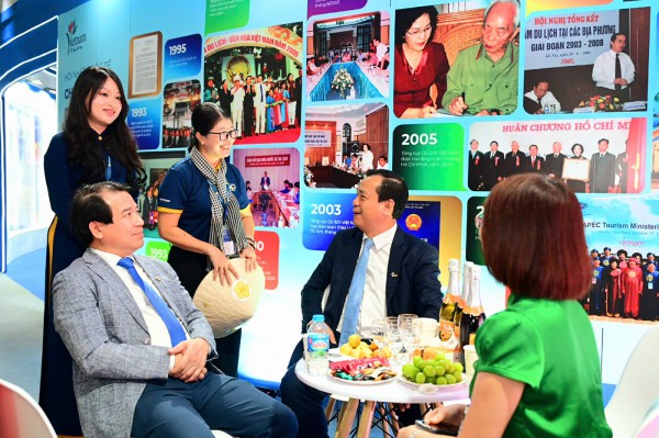 Saigontourist Group tham gia các hoạt động kỷ niệm 80 năm Ngày Quốc khánh Việt Nam Saigontourist Group tham gia các hoạt động kỷ niệm 80 năm Ngày Quốc khánh Việt Nam