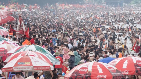 Sầm Sơn 'thất thủ' trong kỳ nghỉ lễ 30.4 - 1.5 Sầm Sơn 'thất thủ' trong kỳ nghỉ lễ 30.4 - 1.5