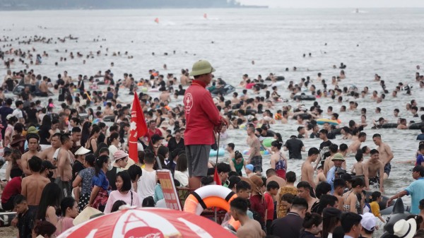 Sầm Sơn 'thất thủ' trong kỳ nghỉ lễ 30.4 - 1.5 Sầm Sơn 'thất thủ' trong kỳ nghỉ lễ 30.4 - 1.5