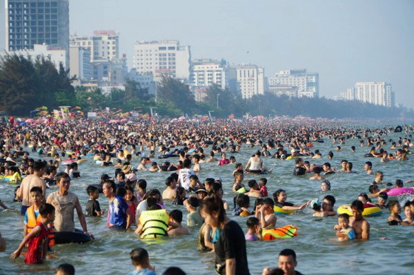 Sầm Sơn 'thất thủ' trong kỳ nghỉ lễ 30.4 - 1.5 Sầm Sơn 'thất thủ' trong kỳ nghỉ lễ 30.4 - 1.5