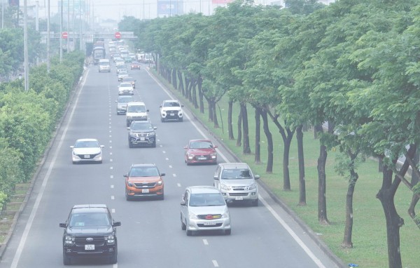 TP.HCM chìm trong sương mù tới tận trưa, khung cảnh ‘tựa như Đà Lạt’