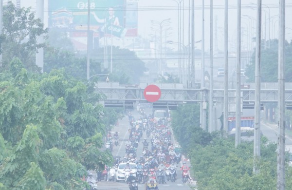 TP.HCM chìm trong sương mù tới tận trưa, khung cảnh ‘tựa như Đà Lạt’