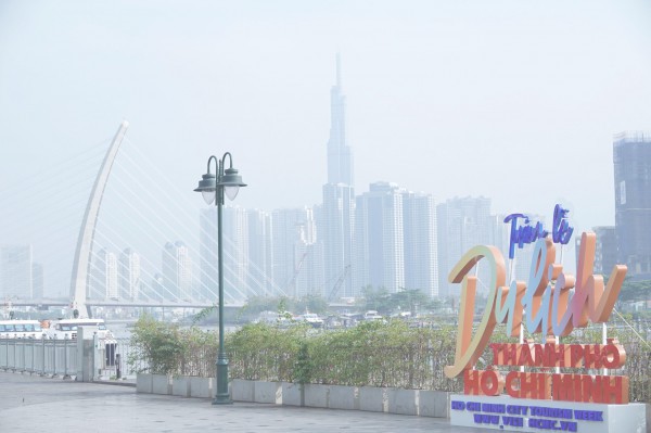 TP.HCM chìm trong sương mù tới tận trưa, khung cảnh ‘tựa như Đà Lạt’