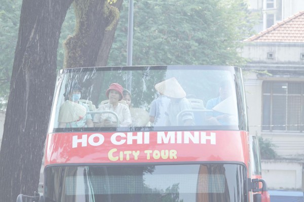 TP.HCM chìm trong sương mù tới tận trưa, khung cảnh ‘tựa như Đà Lạt’