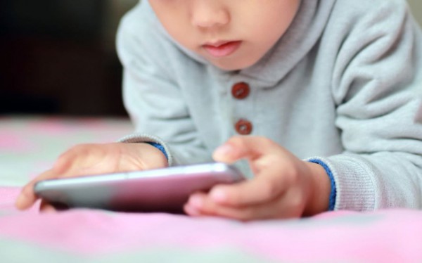 Thiết bị điện tử ảnh hưởng như thế nào đến khả năng kiểm soát cảm xúc ở trẻ? Thiết bị điện tử ảnh hưởng như thế nào đến khả năng kiểm soát cảm xúc ở trẻ?