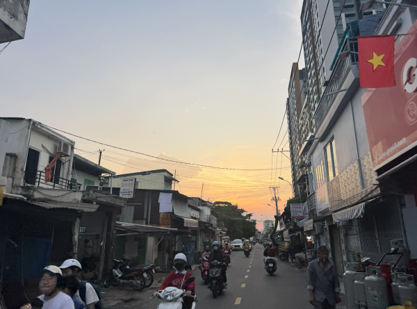 Tiếng karaoke bờ kênh là một phần hồn của TP.HCM Tiếng karaoke bờ kênh là một phần hồn của TP.HCM