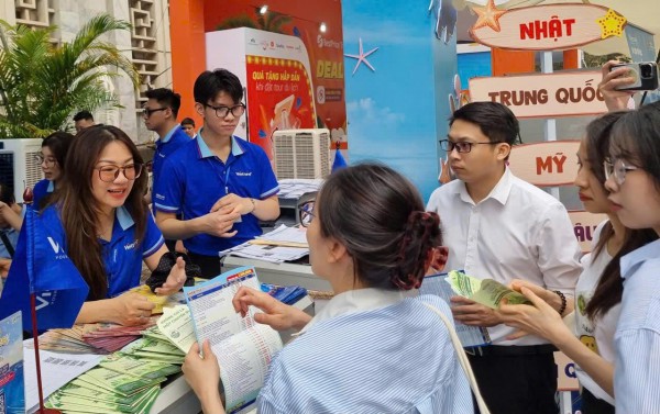 Tour nước ngoài 'lấn lướt' tour nội địa trong dịp nghỉ lễ dài Tour nước ngoài 'lấn lướt' tour nội địa trong dịp nghỉ lễ dài