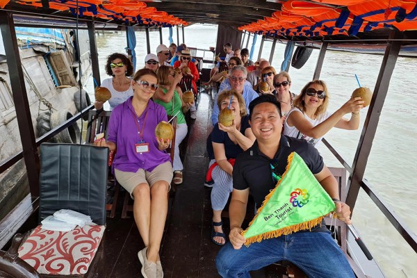 Tour tết phập phồng vì vi rút Nipah