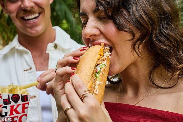 Tranh cãi khi 'ông lớn' KFC đưa bánh mì Việt Nam vào thực đơn Tranh cãi khi 'ông lớn' KFC đưa bánh mì Việt Nam vào thực đơn