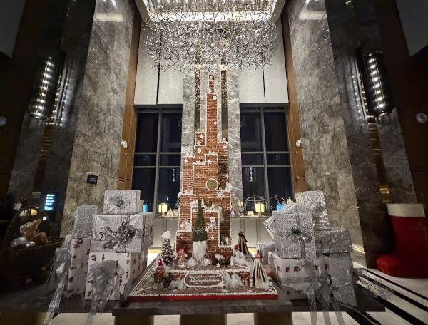 Trời trở lạnh 19 độ, TP.HCM thắp sáng hàng loạt cây thông Noel Trời trở lạnh 19 độ, TP.HCM thắp sáng hàng loạt cây thông Noel