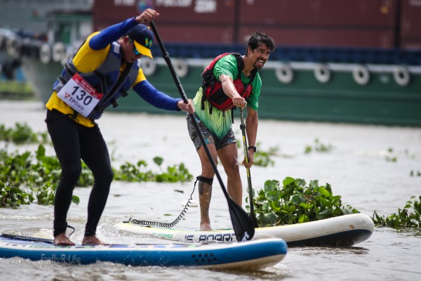 Tưng bừng giải vô địch ván chèo đứng lần đầu tiên trên sông Sài Gòn