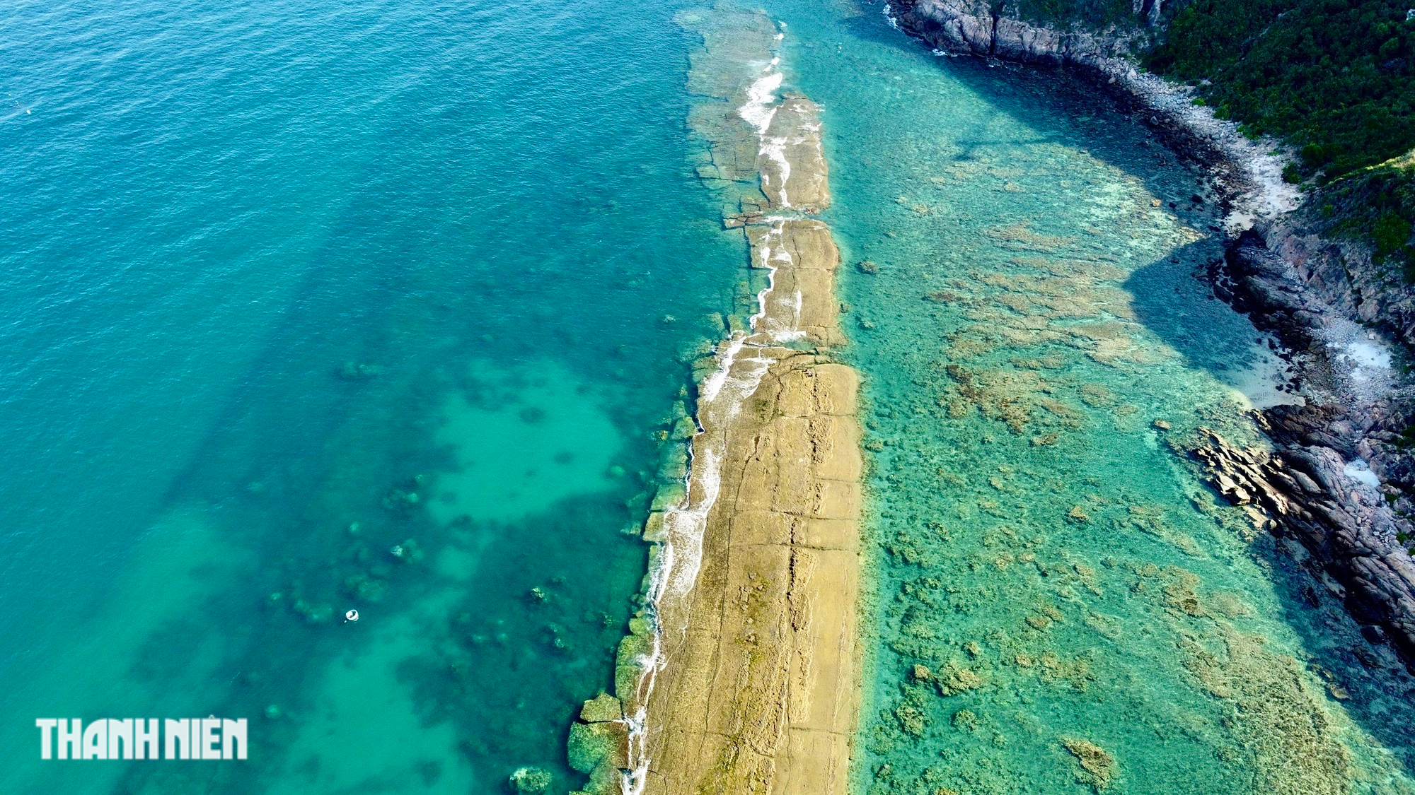 Tường thành cổ bí ẩn dưới đáy biển Quy Nhơn