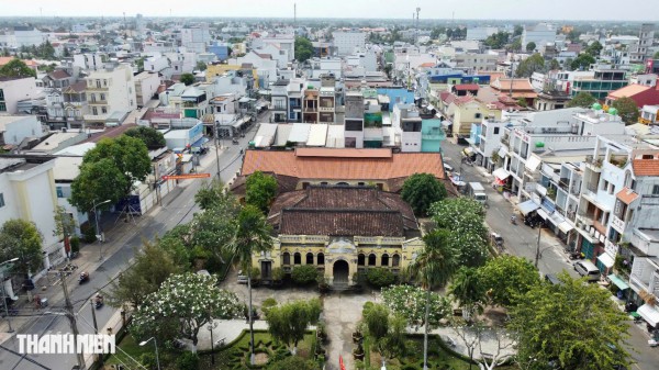 Vẻ đẹp nhà cổ trăm năm với kiến trúc Đông - Tây ở Gò Công Vẻ đẹp nhà cổ trăm năm với kiến trúc Đông - Tây ở Gò Công