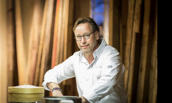 Vì sao hàng chục đầu bếp đạt sao Michelin trên thế giới hẹn nhau về Việt Nam? Vì sao hàng chục đầu bếp đạt sao Michelin trên thế giới hẹn nhau về Việt Nam?