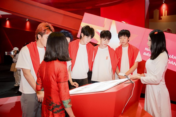 Yêu nước theo cách của người trẻ Yêu nước theo cách của người trẻ