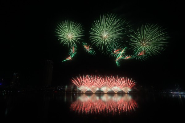 Đã mắt với màn trình diễn pháo hoa ‘Ánh sao ma thuật’ và ‘Tây du ký’ Đã mắt với màn trình diễn pháo hoa ‘Ánh sao ma thuật’ và ‘Tây du ký’