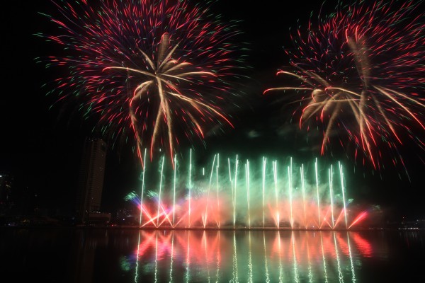 Đã mắt với màn trình diễn pháo hoa ‘Ánh sao ma thuật’ và ‘Tây du ký’ Đã mắt với màn trình diễn pháo hoa ‘Ánh sao ma thuật’ và ‘Tây du ký’