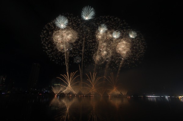 Đã mắt với màn trình diễn pháo hoa ‘Ánh sao ma thuật’ và ‘Tây du ký’ Đã mắt với màn trình diễn pháo hoa ‘Ánh sao ma thuật’ và ‘Tây du ký’