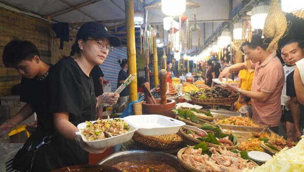 Đặc sản 15 tỉnh, thành phố hội tụ ở xứ Thanh