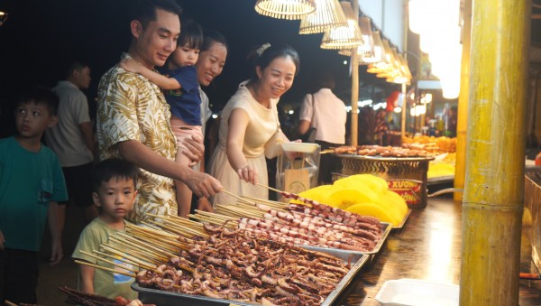 Đặc sản 15 tỉnh, thành phố hội tụ ở xứ Thanh