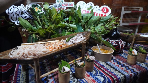 Đặc sản 15 tỉnh, thành phố hội tụ ở xứ Thanh