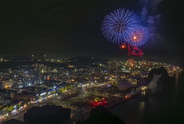 'Đại tiệc pháo hoa' bên vịnh Hạ Long mỗi cuối tuần 'Đại tiệc pháo hoa' bên vịnh Hạ Long mỗi cuối tuần