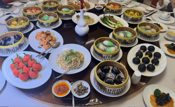 Đầu bếp Hồng Kông học chiên bánh cam đến… phồng tay để đãi khách Việt Đầu bếp Hồng Kông học chiên bánh cam đến… phồng tay để đãi khách Việt