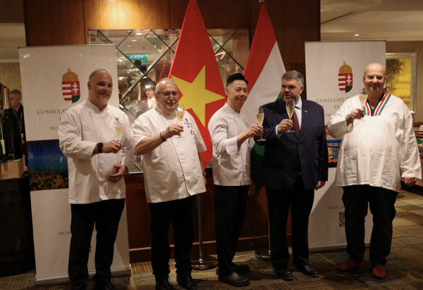 Đầu bếp Hungary mang súp bò hầm đãi thực khách TP.HCM