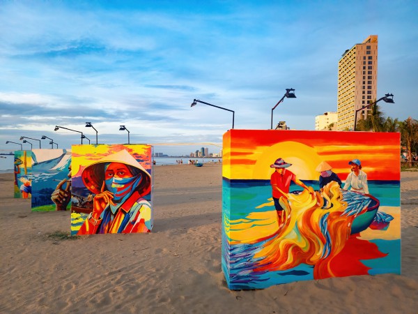 Đẹp ngỡ ngàng không gian nghệ thuật trên bãi biển Đà Nẵng