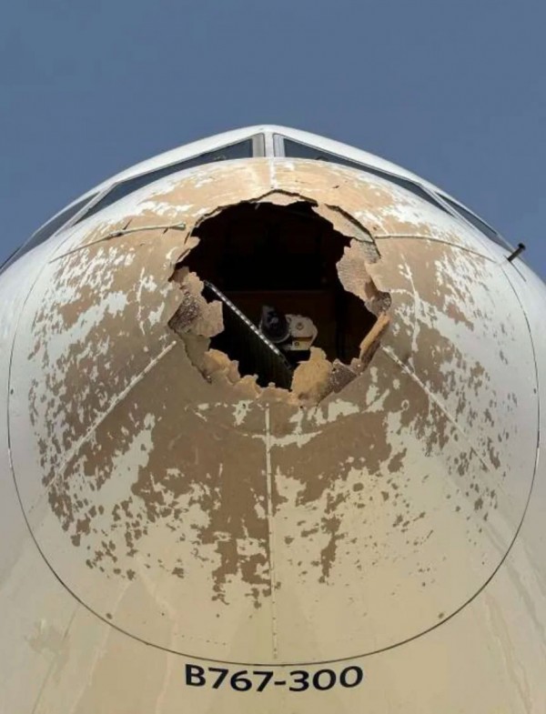 Điều gì xảy ra khi máy bay gặp mưa đá?