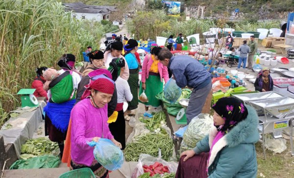 Độc đáo chợ lùi Sà Phìn giữa cao nguyên đá Độc đáo chợ lùi Sà Phìn giữa cao nguyên đá