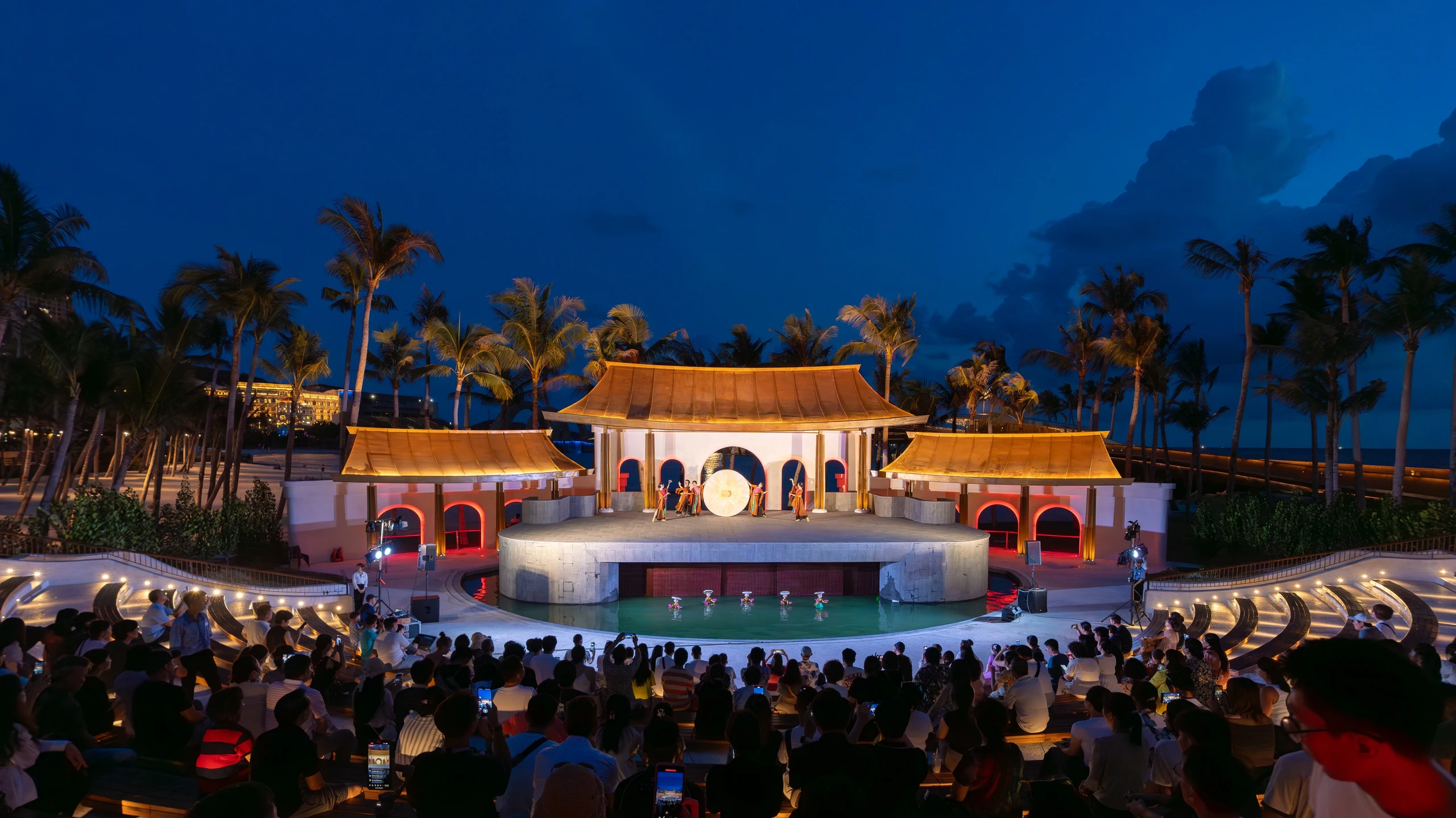 Độc đáo nhà hát múa rối bên biển lần đầu tiên có tại Việt Nam