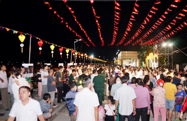 Đồng Tháp tái hiện cảnh miền Tây sông nước