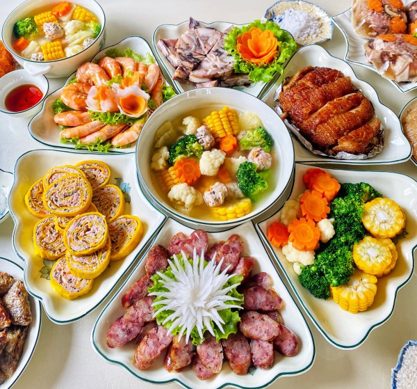 23 tháng chạp: Mâm cúng ông Táo được dân mạng chia sẻ rầm rộ