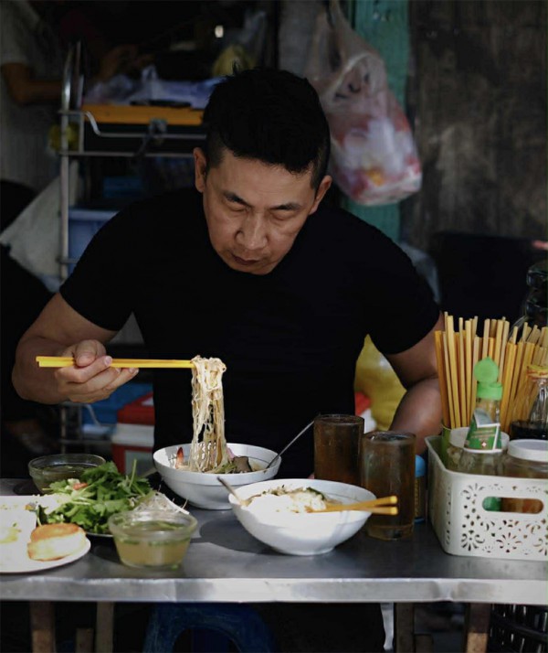 Bàn ghế nhựa, cơm tấm và một góc TP.HCM ở Berlin Bàn ghế nhựa, cơm tấm và một góc TP.HCM ở Berlin