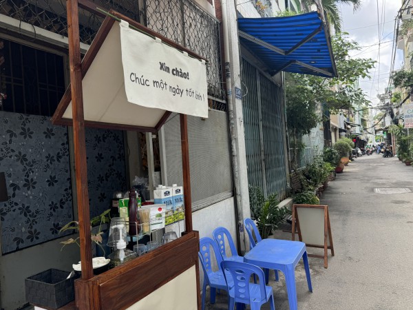 Bảng hiệu dễ thương ở quán cà phê, tiệm tóc TP.HCM: Ai đi ngang cũng mỉm cười